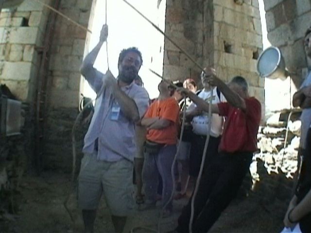 En el campanar de Llívia - Foto ÁLVARO MUÑOZ, Mari Carmen (18/07/2003)
